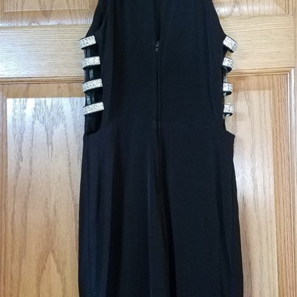Black Fitted Formal Dress - Picture 2 of 3